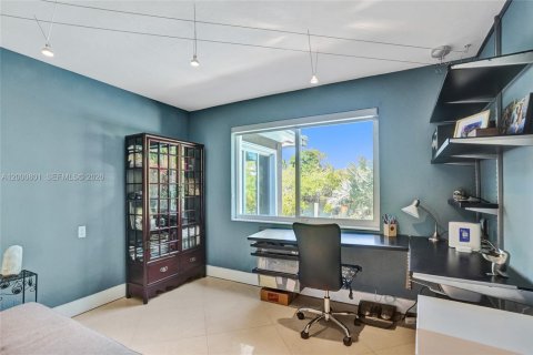 Снять в аренду виллу или дом в Уилтон-Мэнорс, Флорида 3 спальни, 148.27м2, № 2065091 - фото 11