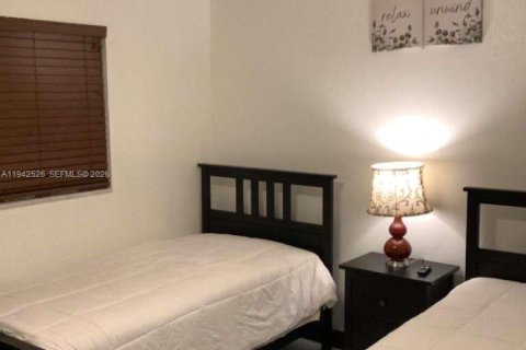 Villa ou maison à vendre à North Lauderdale, Floride: 4 chambres № 2333408 - photo 8