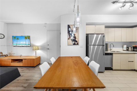 Condominio en venta en Hallandale Beach, Florida, 2 dormitorios, 95.69 m2 № 1969346 - foto 10