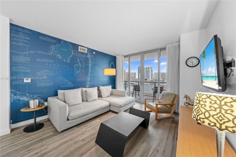 Condominio en venta en Hallandale Beach, Florida, 2 dormitorios, 95.69 m2 № 1969346 - foto 11