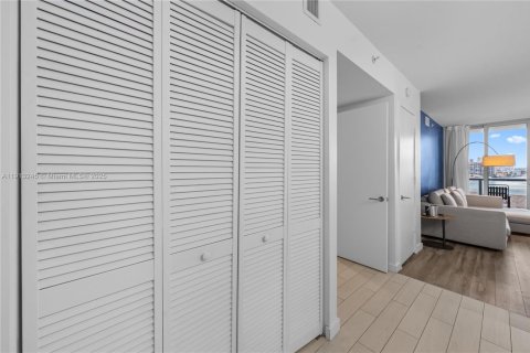 Condominio en venta en Hallandale Beach, Florida, 2 dormitorios, 95.69 m2 № 1969346 - foto 20