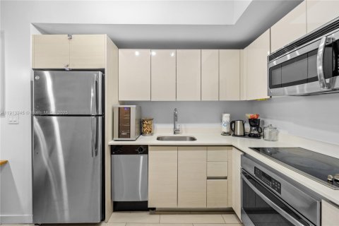 Condominio en venta en Hallandale Beach, Florida, 2 dormitorios, 95.69 m2 № 1969346 - foto 9