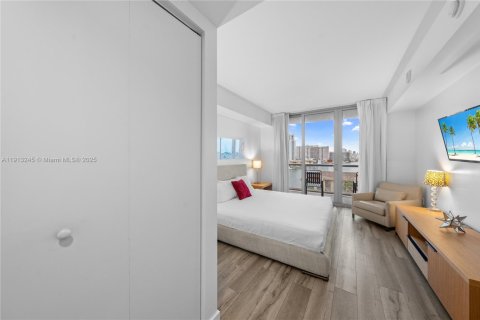 Condominio en venta en Hallandale Beach, Florida, 2 dormitorios, 95.69 m2 № 1969346 - foto 25