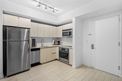 Condominio en venta en Hallandale Beach, Florida, 2 dormitorios, 95.69 m2 № 1969346 - foto 8