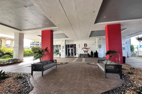 Condominio en venta en Hallandale Beach, Florida, 2 dormitorios, 95.69 m2 № 1969346 - foto 3