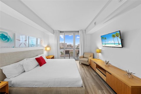 Condominio en venta en Hallandale Beach, Florida, 2 dormitorios, 95.69 m2 № 1969346 - foto 28