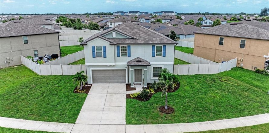 House in Palmetto, Florida 3 bedrooms, 244.61 sq.m. № 2277058