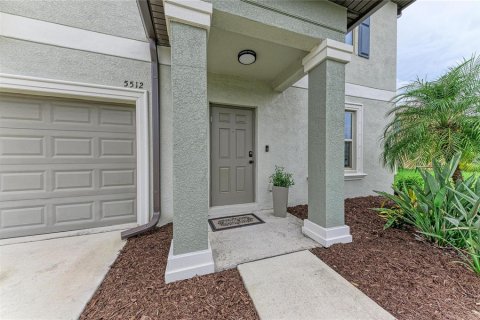 House in Palmetto, Florida 3 bedrooms, 244.61 sq.m. № 2277058 - photo 8