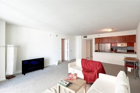 Condo in Miami, Florida, 1 bedroom  № 1944590 - photo 7