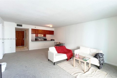 Condo in Miami, Florida, 1 bedroom  № 1944590 - photo 6