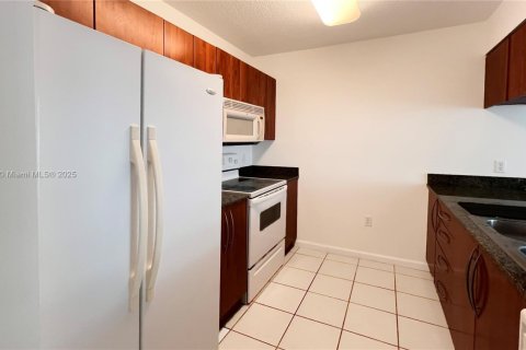 Condo in Miami, Florida, 1 bedroom  № 1944590 - photo 2