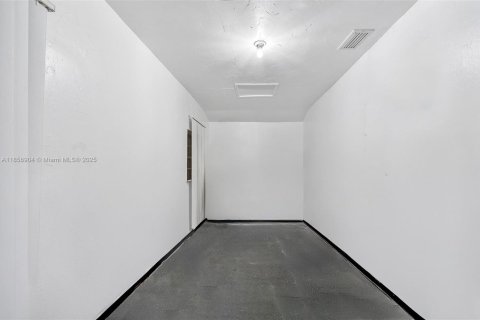 Commercial property in Homestead, Florida № 1978189 - photo 20