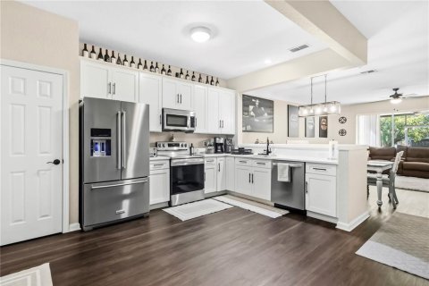 Condo in Orlando, Florida, 2 bedrooms № 2259011 - photo 5