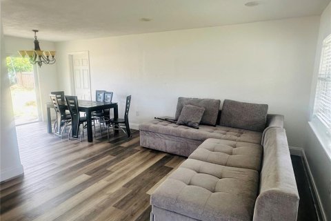 House in Ocoee, Florida 3 bedrooms, 89.19 sq.m. № 1900269 - photo 2
