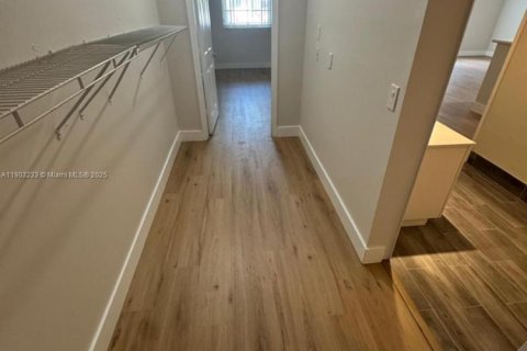 Снять в аренду квартиру в Авентура, Флорида 1 спальня, 82.96м2, № 1955638 - фото 1