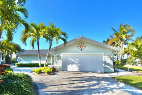 House in Venice, Florida 2 bedrooms, 134.34 sq.m. № 2098353 - photo 2