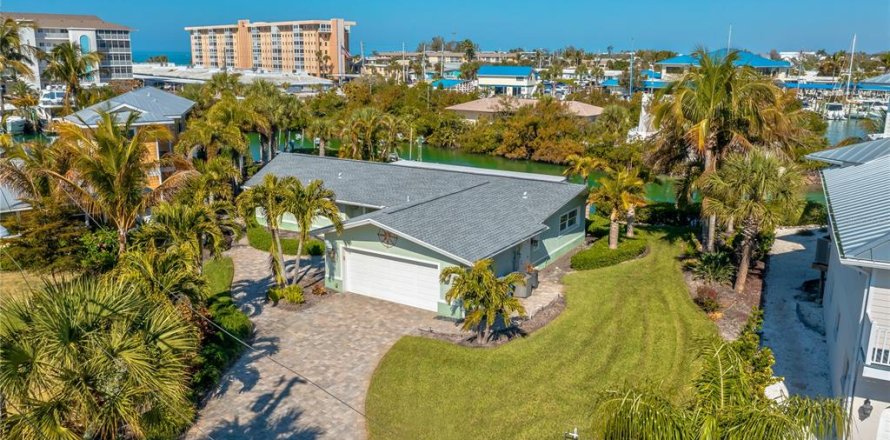 House in Venice, Florida 2 bedrooms, 134.34 sq.m. № 2098353