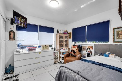 House in Miami, Florida 3 bedrooms, 139.35 sq.m. № 1955889 - photo 9