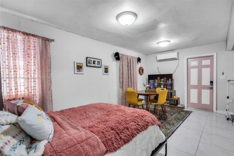 House in Miami, Florida 3 bedrooms, 139.35 sq.m. № 1955889 - photo 16