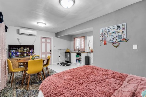 House in Miami, Florida 3 bedrooms, 139.35 sq.m. № 1955889 - photo 17