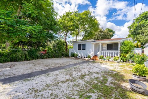 House in Miami, Florida 3 bedrooms, 139.35 sq.m. № 1955889 - photo 4