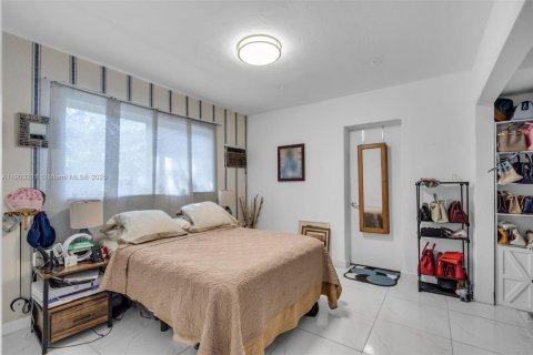 House in Miami, Florida 3 bedrooms, 139.35 sq.m. № 1955889 - photo 10