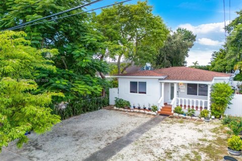 House in Miami, Florida 3 bedrooms, 139.35 sq.m. № 1955889 - photo 26