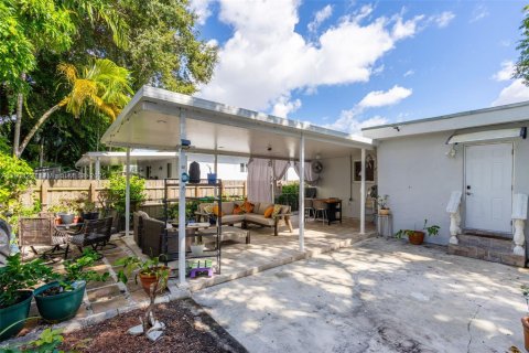 House in Miami, Florida 3 bedrooms, 139.35 sq.m. № 1955889 - photo 21