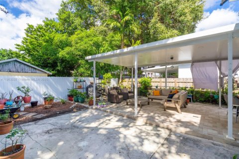 House in Miami, Florida 3 bedrooms, 139.35 sq.m. № 1955889 - photo 20