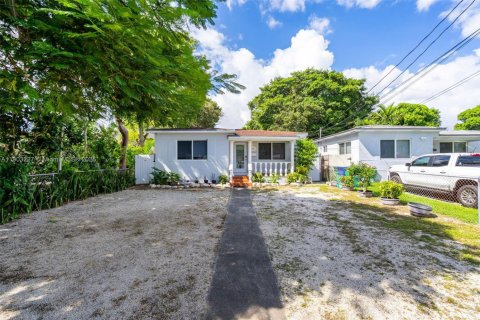 House in Miami, Florida 3 bedrooms, 139.35 sq.m. № 1955889 - photo 3