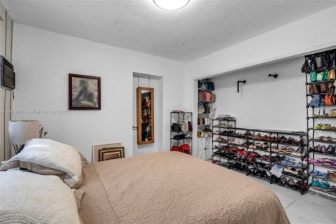 House in Miami, Florida 3 bedrooms, 139.35 sq.m. № 1955889 - photo 11