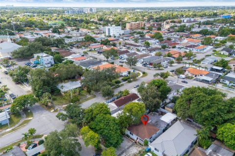 House in Miami, Florida 3 bedrooms, 139.35 sq.m. № 1955889 - photo 24