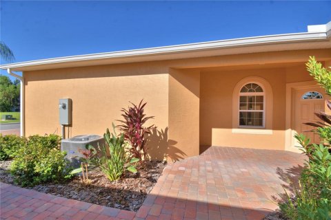 House in Winter Haven, Florida 2 bedrooms, 108.14 sq.m. № 1912601 - photo 2