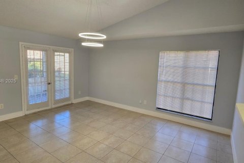 Villa ou maison à louer à Boca Raton, Floride: 2 chambres, 96.53 m2 № 1972847 - photo 10