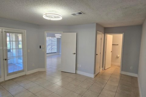 Villa ou maison à louer à Boca Raton, Floride: 2 chambres, 96.53 m2 № 1972847 - photo 12