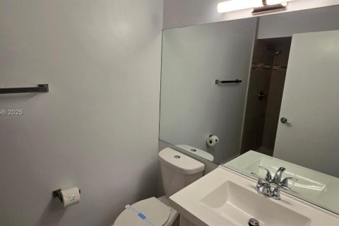 Villa ou maison à louer à Boca Raton, Floride: 2 chambres, 96.53 m2 № 1972847 - photo 13