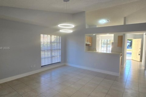 Villa ou maison à louer à Boca Raton, Floride: 2 chambres, 96.53 m2 № 1972847 - photo 9