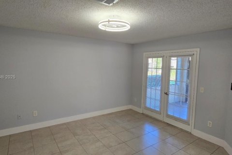 Villa ou maison à louer à Boca Raton, Floride: 2 chambres, 96.53 m2 № 1972847 - photo 11