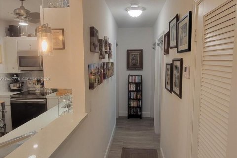 Снять в аренду кондоминиум в Форт-Лодердейл, Флорида 2 спальни, 102.19м2, № 2077819 - фото 10