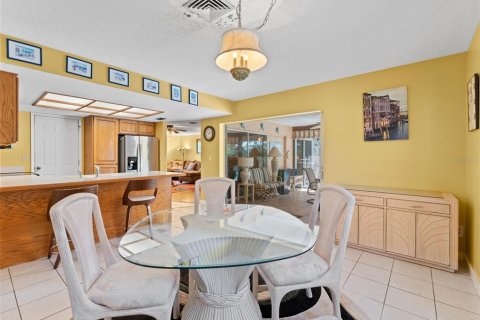 House in Palm Harbor, Florida 2 bedrooms, 115.94 sq.m. № 1869036 - photo 14