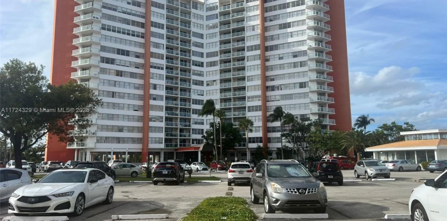 Кондоминиум с 1 спальней в Майами, Флорида № 1957410