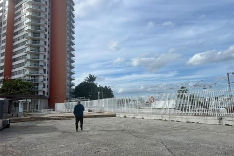 Купить кондоминиум в Майами, Флорида 1 спальня, 74.41м2, № 1957410 - фото 3