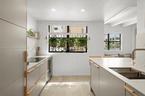 Copropriété à vendre à Miami Beach, Floride: 1 chambre, 50.17 m2 № 1943836 - photo 11