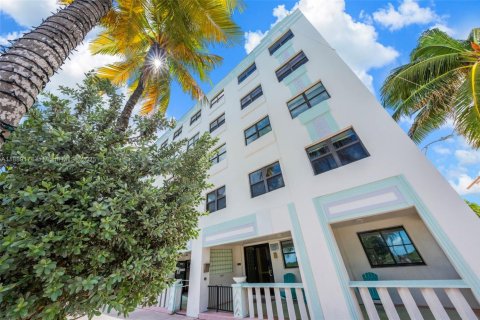 Copropriété à vendre à Miami Beach, Floride: 1 chambre, 50.17 m2 № 1943836 - photo 1