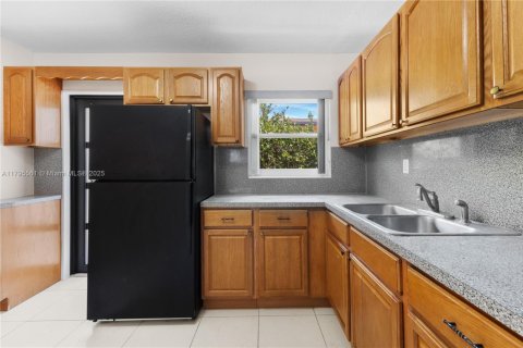 Villa ou maison à louer à Fort Lauderdale, Floride: 2 chambres, 152.64 m2 № 1896761 - photo 11