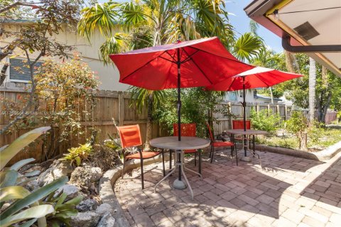 Villa ou maison à louer à Fort Lauderdale, Floride: 2 chambres, 152.64 m2 № 1896761 - photo 21