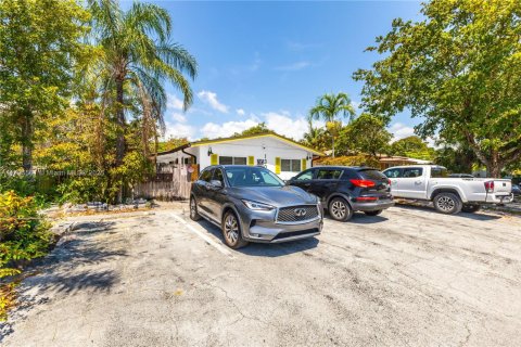 Villa ou maison à louer à Fort Lauderdale, Floride: 2 chambres, 152.64 m2 № 1896761 - photo 3