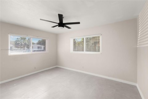 Villa ou maison à louer à Fort Lauderdale, Floride: 2 chambres, 152.64 m2 № 1896761 - photo 15