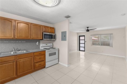 Villa ou maison à louer à Fort Lauderdale, Floride: 2 chambres, 152.64 m2 № 1896761 - photo 9