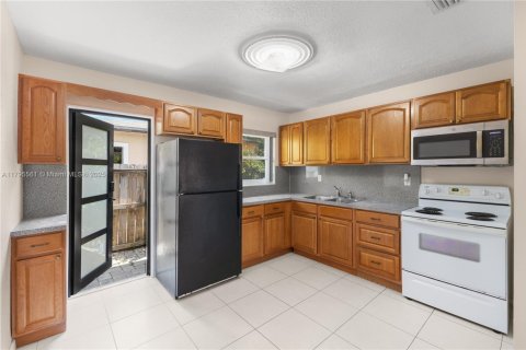 Villa ou maison à louer à Fort Lauderdale, Floride: 2 chambres, 152.64 m2 № 1896761 - photo 10